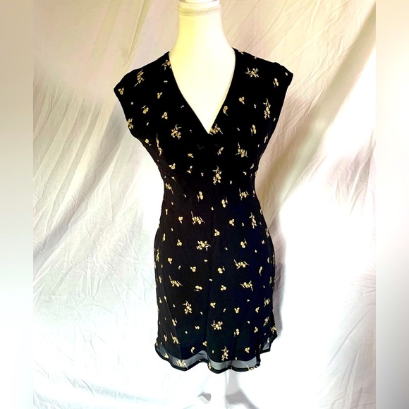 Vintage Dresses & Skirts - Jones New York Black Dress Tan Floral Black Y2K Twee Size Small Flowy Babydoll